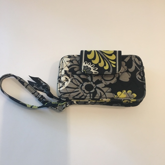 Vera Bradley Accessories - Vera Bradley New Baroque Smartphone Wristlet